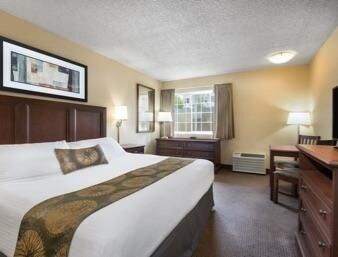Travelodge By Wyndham Bay Motel